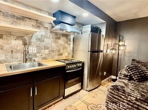 7904 Laurel Canyon 12, North Hollywood (los Angeles) CA 91605