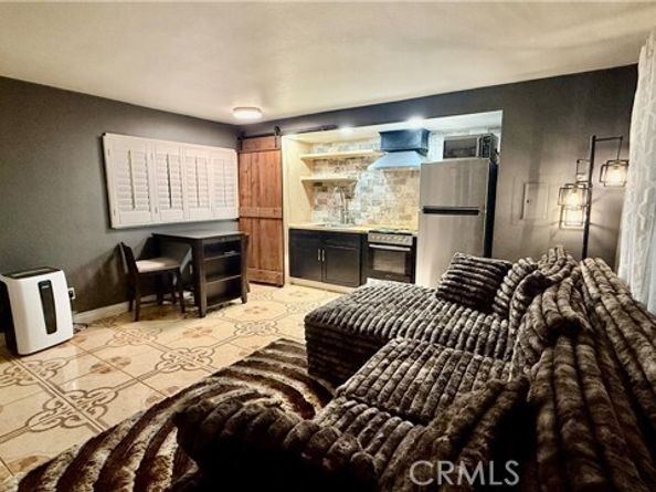 7904 Laurel Canyon 12, North Hollywood (los Angeles) CA 91605