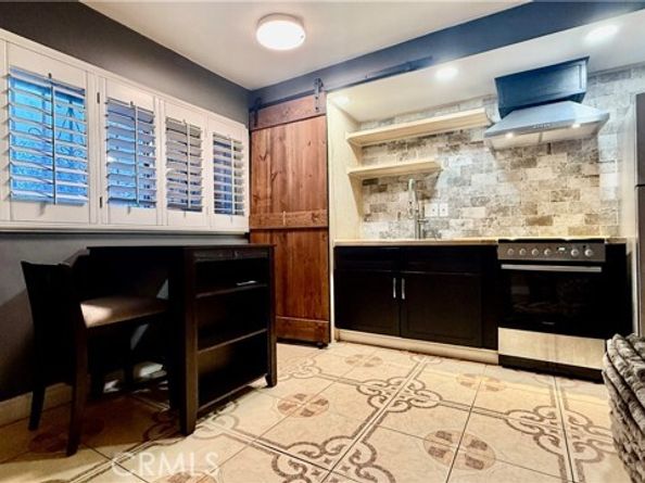 7904 Laurel Canyon 12, North Hollywood (los Angeles) CA 91605