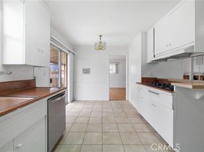 7646 De Soto Avenue, Canoga Park (los Angeles) CA 91304