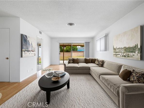 7646 De Soto Avenue, Canoga Park (los Angeles) CA 91304