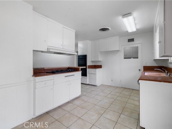 7646 De Soto Avenue, Canoga Park (los Angeles) CA 91304