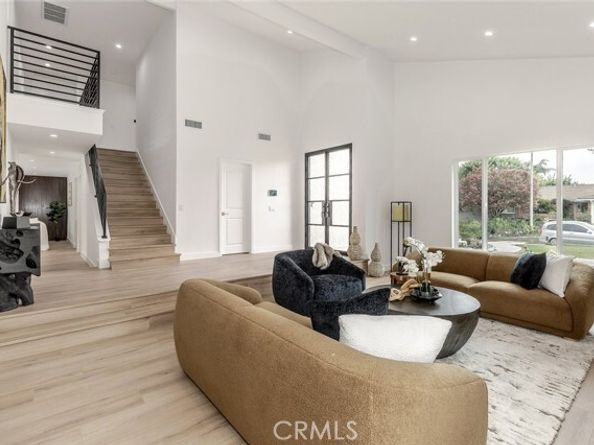 17101 Dearborn Street, Northridge (los Angeles) CA 91325