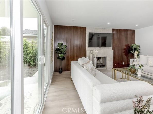 17101 Dearborn Street, Northridge (los Angeles) CA 91325