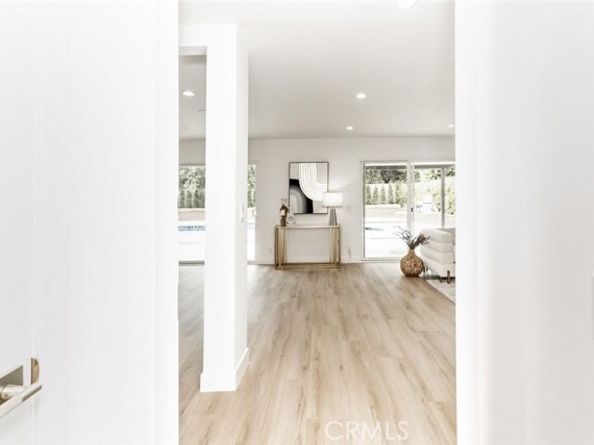 17101 Dearborn Street, Northridge (los Angeles) CA 91325