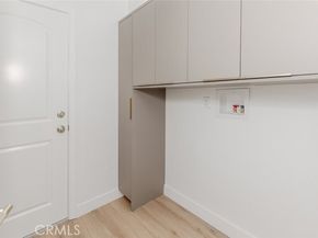 17101 Dearborn Street, Northridge (los Angeles) CA 91325