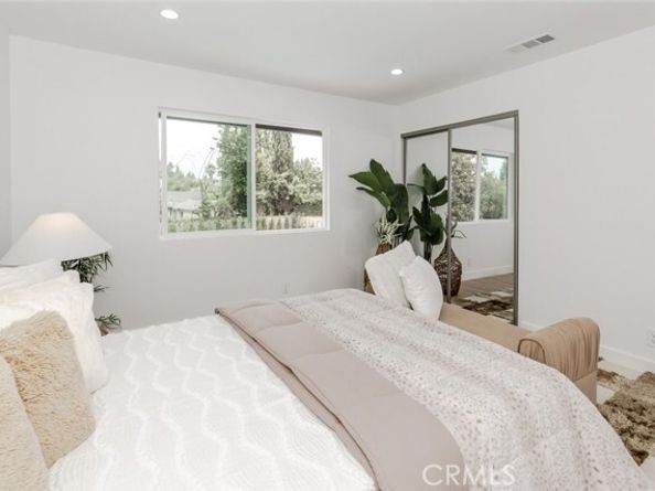 17101 Dearborn Street, Northridge (los Angeles) CA 91325