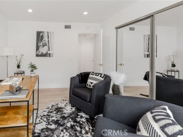 17101 Dearborn Street, Northridge (los Angeles) CA 91325