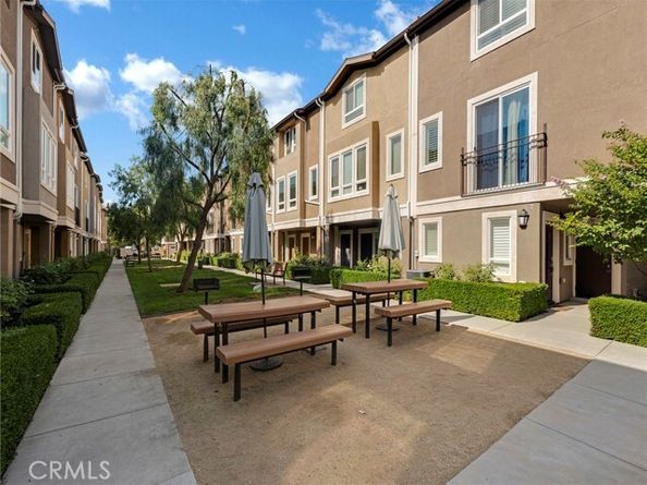 14665 Sherman Way, Van Nuys (los Angeles) CA 91405