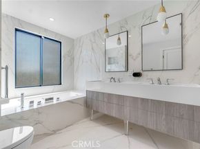 20500 Blairmoore Street, Chatsworth (los Angeles) CA 91311