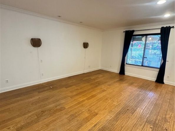 7326 Vanalden, Reseda (los Angeles) CA 91335