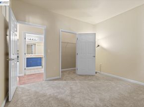 1121 40th Street 4201, Emeryville CA 94608