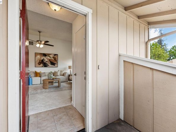 26 Raintree Ct 30, Hayward CA 94544