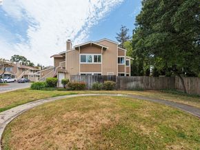 26 Raintree Ct 30, Hayward CA 94544