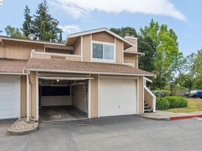 26 Raintree Ct 30, Hayward CA 94544