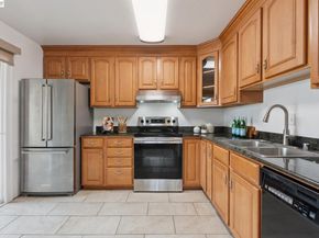 26 Raintree Ct 30, Hayward CA 94544