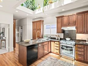 3863 West St, Oakland CA 94608