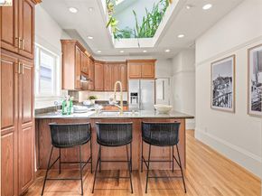 3863 West St, Oakland CA 94608