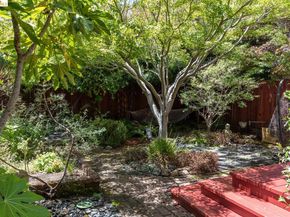 3863 West St, Oakland CA 94608