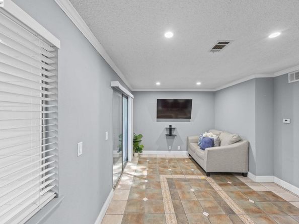 29627 Desert Oak Ct 26, Hayward CA 94544