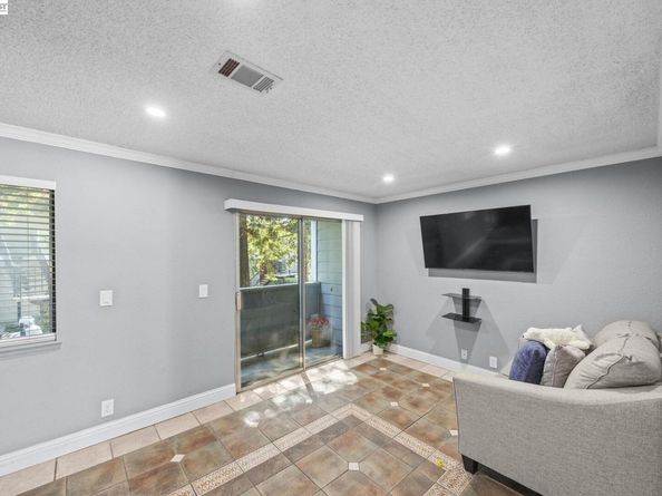 29627 Desert Oak Ct 26, Hayward CA 94544