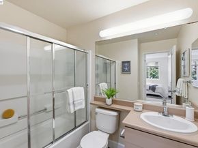 35510 Monterra Ter 201, Union City CA 94587