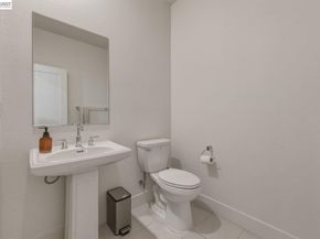9274 Enterprise Dr, Newark CA 94560