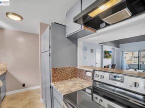 7 Embarcadero 312, Oakland CA 94607
