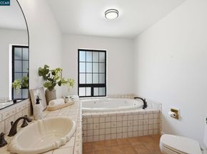 2571 Francis Dr, Pinole CA 94564