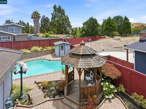 2571 Francis Dr, Pinole CA 94564