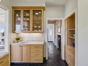 8 Mosswood Rd, Berkeley CA 94704