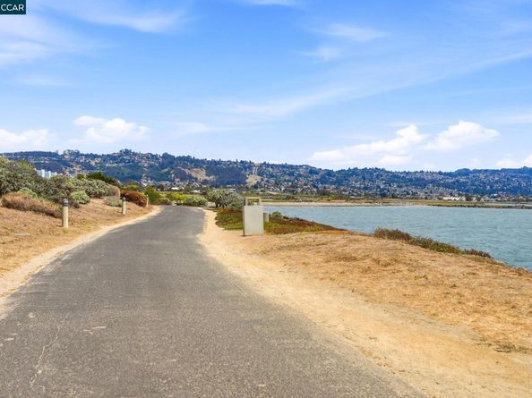 11 Seabreeze Dr, Richmond CA 94804
