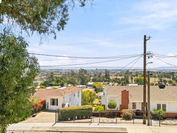 6616 Outlook Ave, Oakland CA 94605