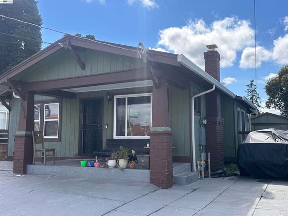 2474 Seminary Ave, Oakland CA 94605