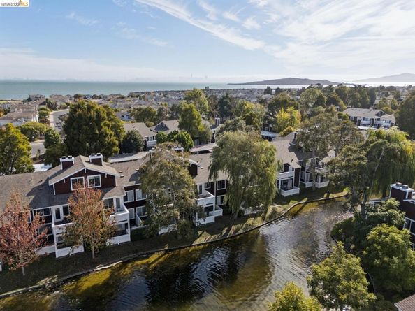 11 Bayside Ct, Richmond CA 94804