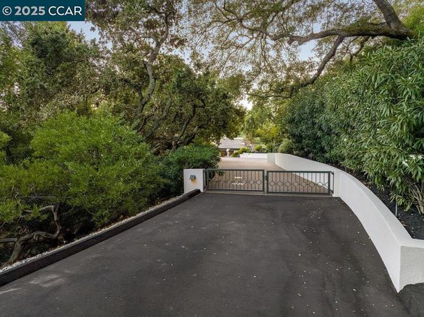 1177 Estates Dr, Lafayette CA 94549