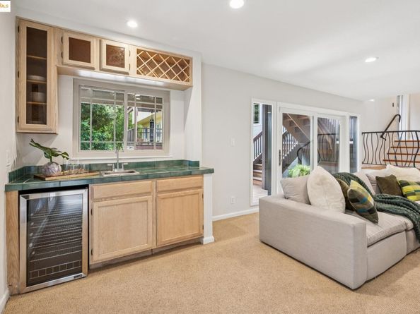 1297 Sunnyhills Rd, Oakland CA 94610
