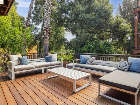 1297 Sunnyhills Rd, Oakland CA 94610