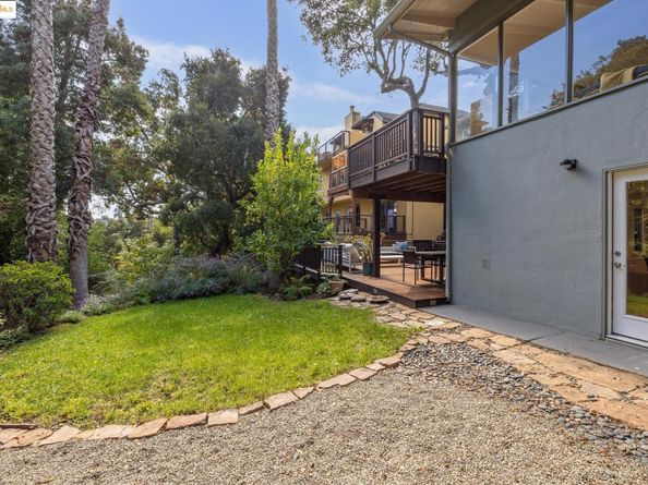 1297 Sunnyhills Rd, Oakland CA 94610