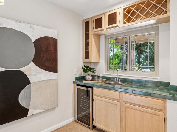 1297 Sunnyhills Rd, Oakland CA 94610