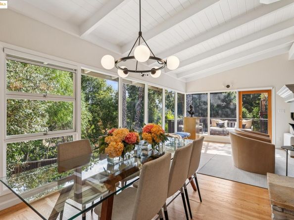 1297 Sunnyhills Rd, Oakland CA 94610