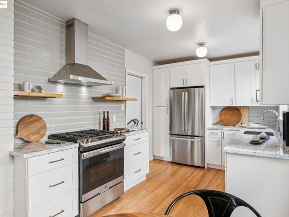 1297 Sunnyhills Rd, Oakland CA 94610