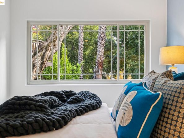 1297 Sunnyhills Rd, Oakland CA 94610