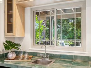 1297 Sunnyhills Rd, Oakland CA 94610