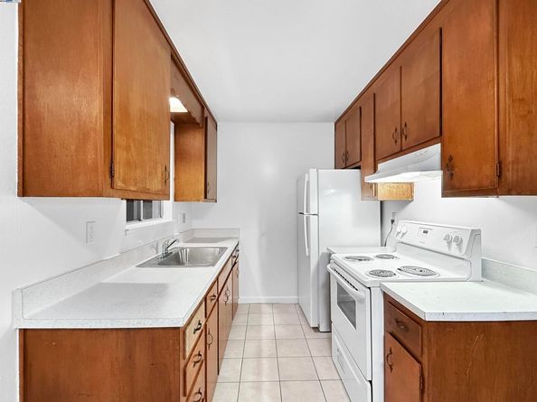 821 Coburn Ct, San Leandro CA 94578