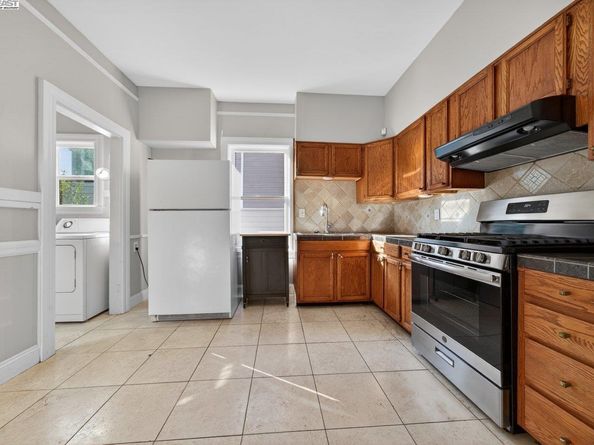 1922 Woolsey St, Berkeley CA 94703