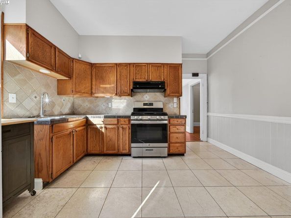 1922 Woolsey St, Berkeley CA 94703