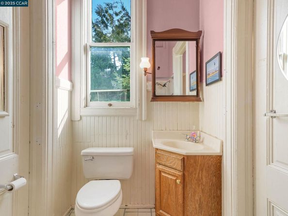 2154 Encinal Ave, Alameda CA 94501