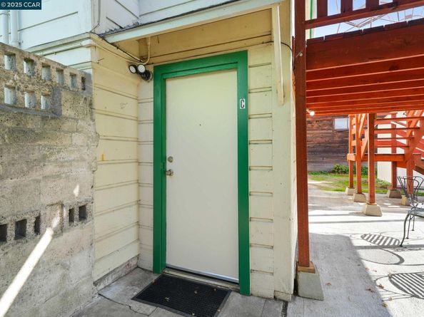 2154 Encinal Ave, Alameda CA 94501