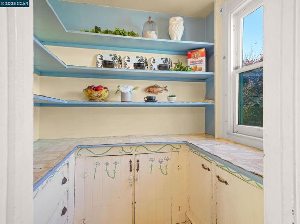 2154 Encinal Ave, Alameda CA 94501